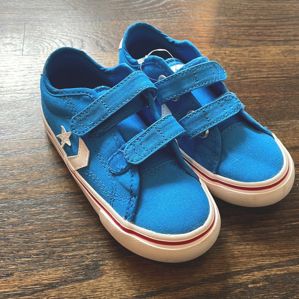 Kid converse size 10 (toddler) blue with white